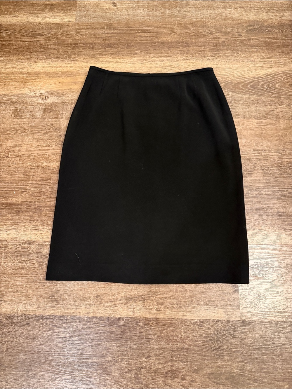 Vintage Women’s Tahari Black Midi Pencil Skirt